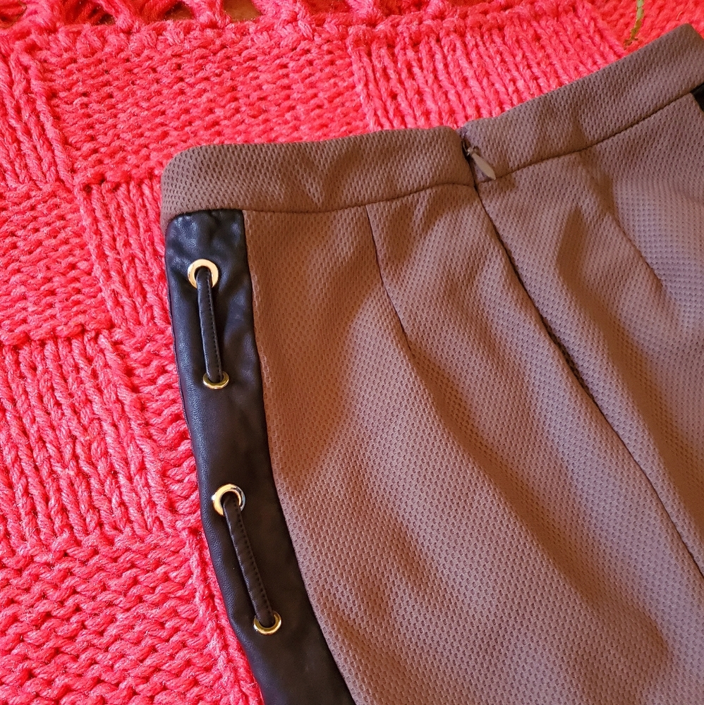 🛑SOLD🛑 BEBE brown bandage faux leather skirt - Picture 4 of 6